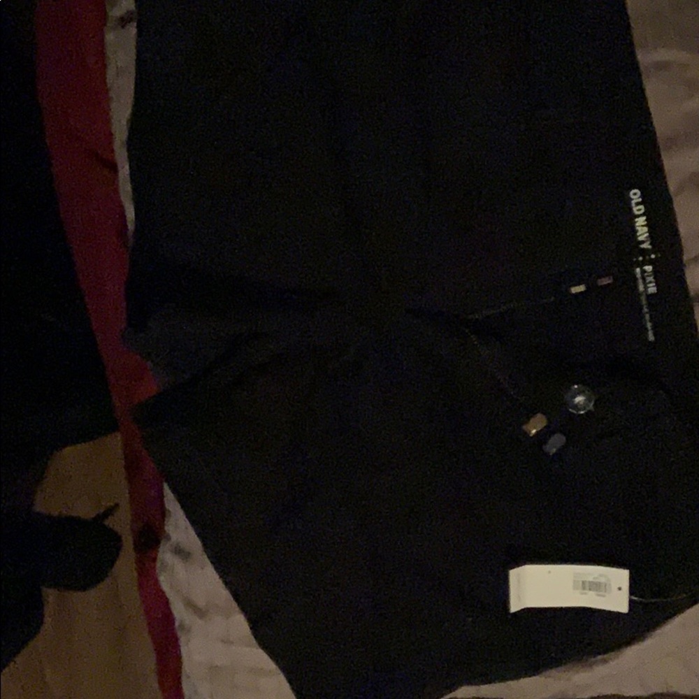 Old Navy Mid-Rise Pixie shorts